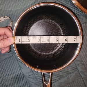 2 QT Hexclad pot with lid